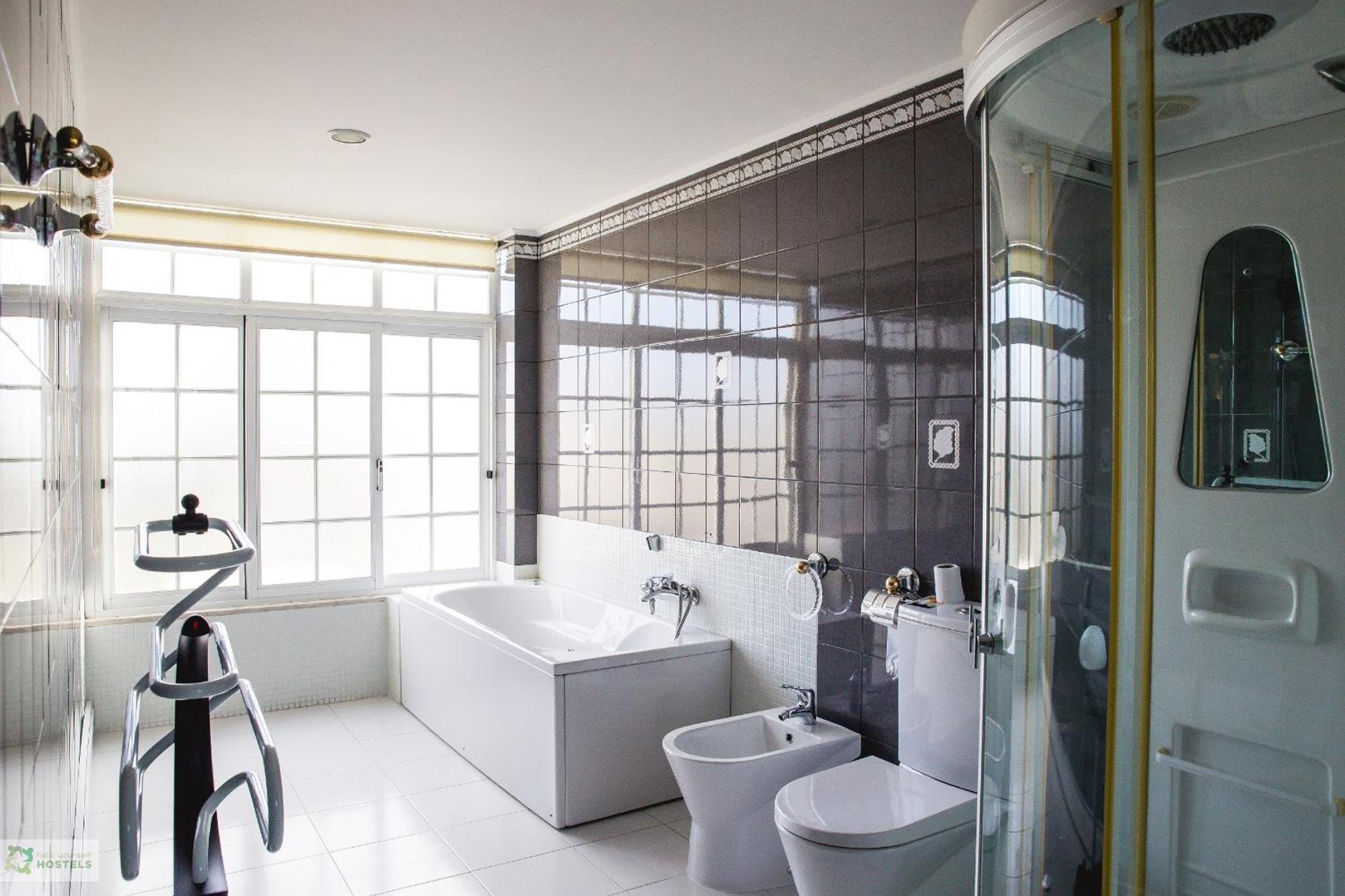 Help Yourself Hostels - Carcavelos Coast Extérieur photo