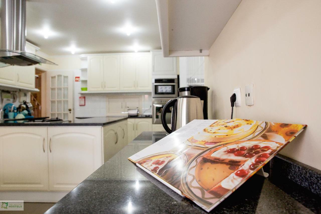 Help Yourself Hostels - Carcavelos Coast Extérieur photo